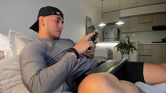 Chriskyle  online show from February 19, 2:44 am