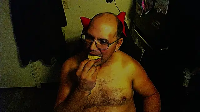 KrazyLegz online show from December 22, 6:21 am