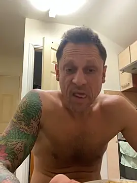 Snapshot of Yourhotboy_42 chatting on February 5, 12:31 am Yourhotboy 42 online show from February 5, 12:31 am