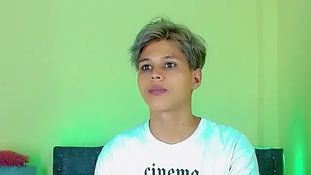 Liamscott  online show from April 18, 12:23 am