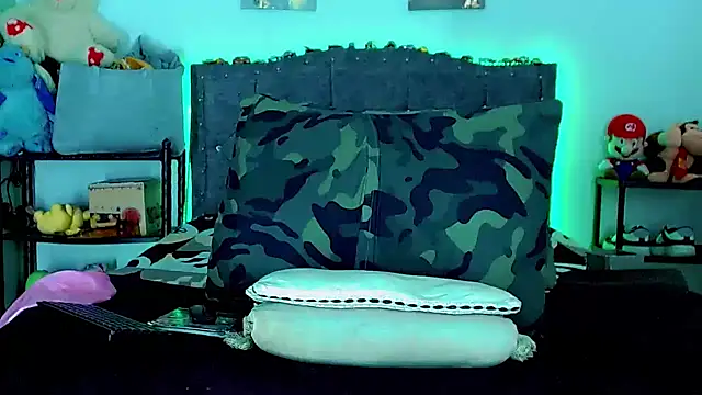 Liamscott  online show from March 6, 1:35 am