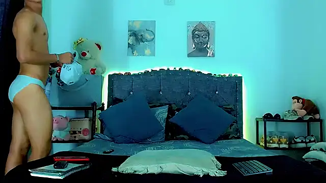 Liamscott  online show from February 15, 7:00 pm