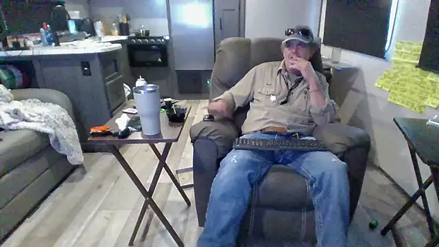 lateniter online show from January 5, 11:08 pm