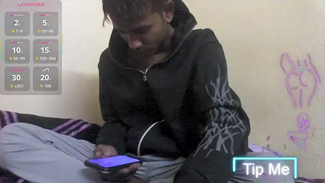 just fucks online show from December 18, 9:11 pm