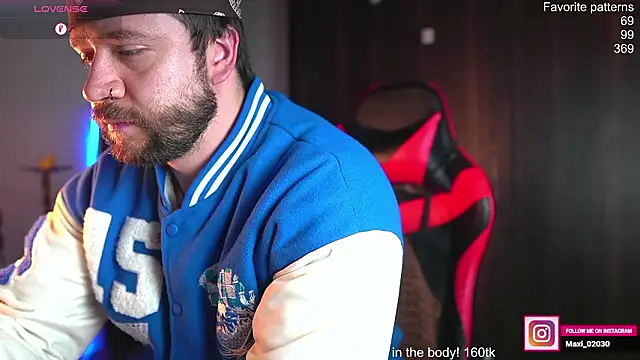 just maxii online show from February 17, 10:30 pm