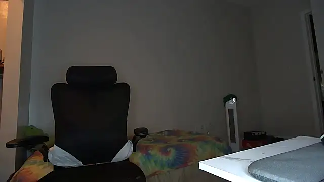 Zander823 online show from March 16, 5:44 am