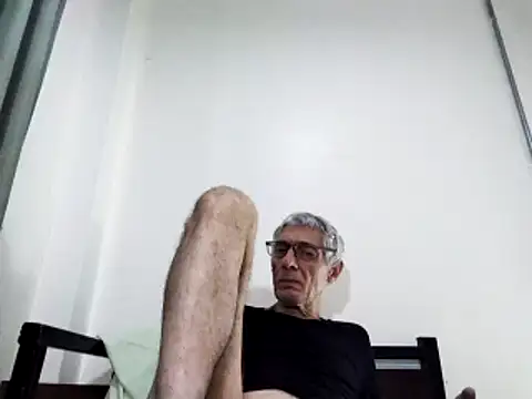 Snapshot of BIGUNCUTHARDCOCK chatting on March 4, 1:28 pm BIGUNCUTHARDCOCK online show from March 4, 1:28 pm