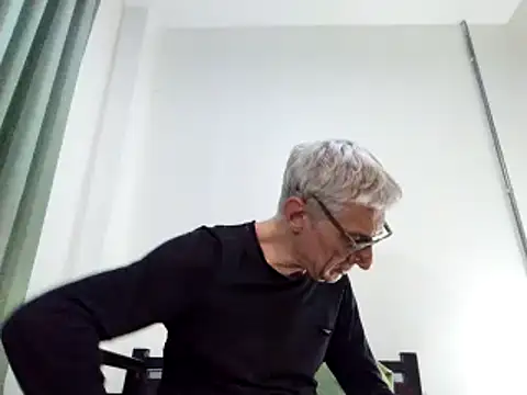 Snapshot of BIGUNCUTHARDCOCK chatting on February 6, 12:22 am BIGUNCUTHARDCOCK online show from February 6, 12:22 am