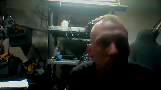 Snapshot of Aaronbp chatting on October 31, 7:45 am Aaronbp online show from October 31, 7:45 am