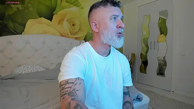 BlowMyXXL online show from February 26, 9:10 am