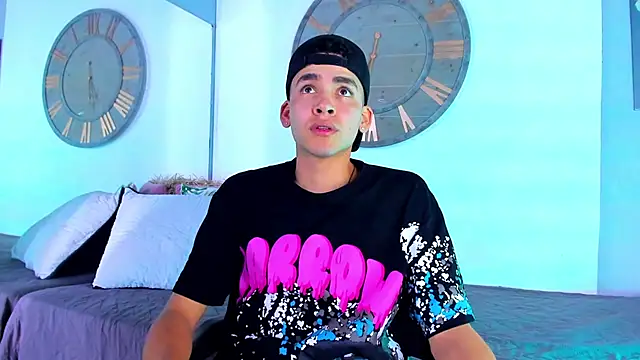 Mike 0233  online show from December 5, 4:20 am