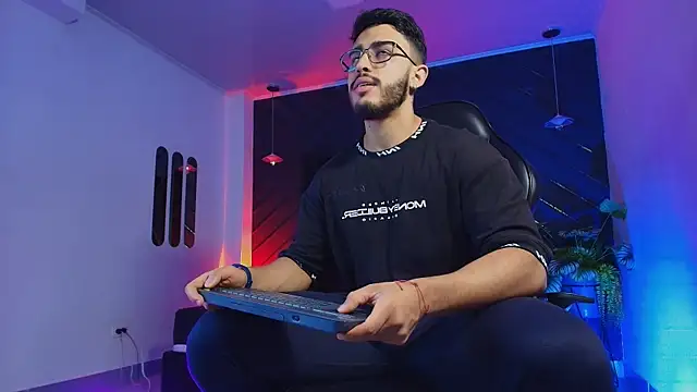 Liam Kleiin online show from April 8, 11:42 am