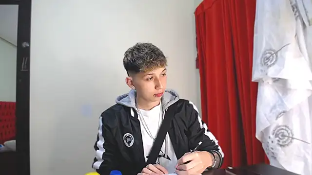 Snapshot of _Thomas_hot_ chatting on January 1, 9:31 pm Thomas hot online show from January 1, 9:31 pm