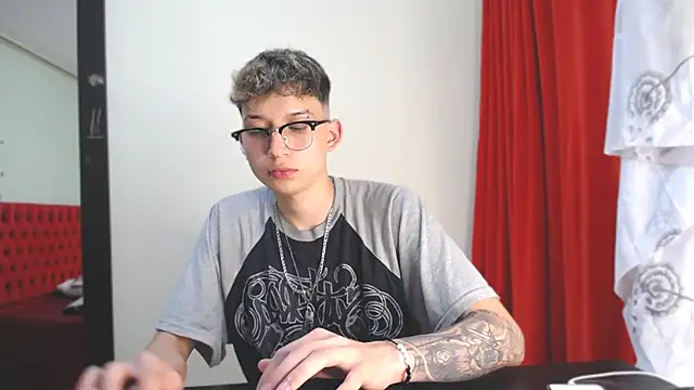 Snapshot of _Thomas_hot_ chatting on December 31, 3:01 am Thomas hot online show from December 31, 3:01 am