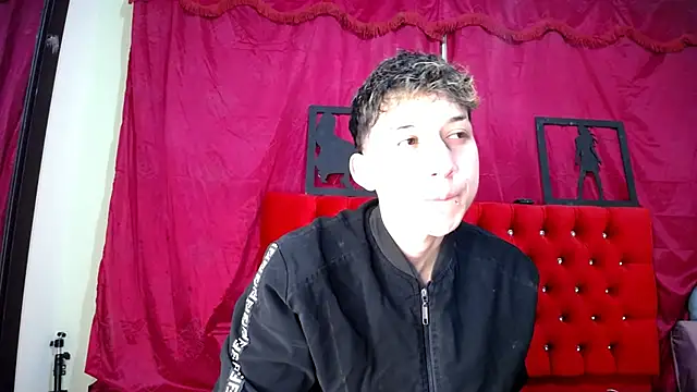 Snapshot of _Thomas_hot_ chatting on March 13, 12:27 am Thomas hot online show from March 13, 12:27 am