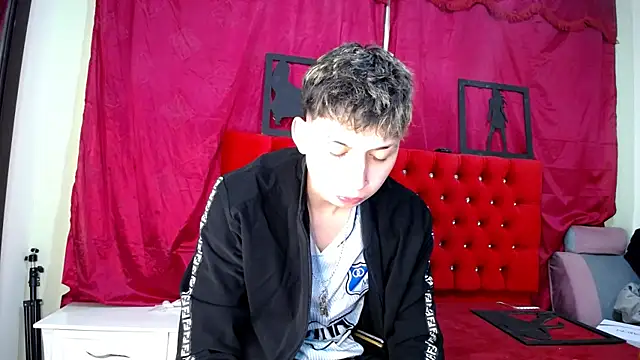 Snapshot of _Thomas_hot_ chatting on March 7, 1:53 am Thomas hot online show from March 7, 1:53 am