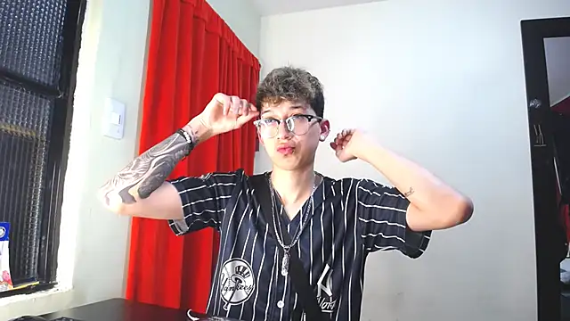 Snapshot of _Thomas_hot_ chatting on February 4, 3:15 pm Thomas hot online show from February 4, 3:15 pm