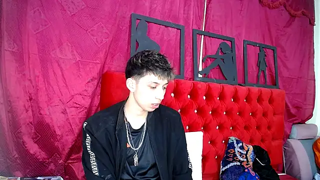 Snapshot of _Thomas_hot_ chatting on March 21, 3:44 am Thomas hot online show from March 21, 3:44 am