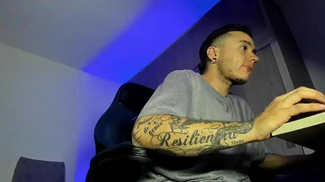 male pussy online show from November 25, 4:03 am