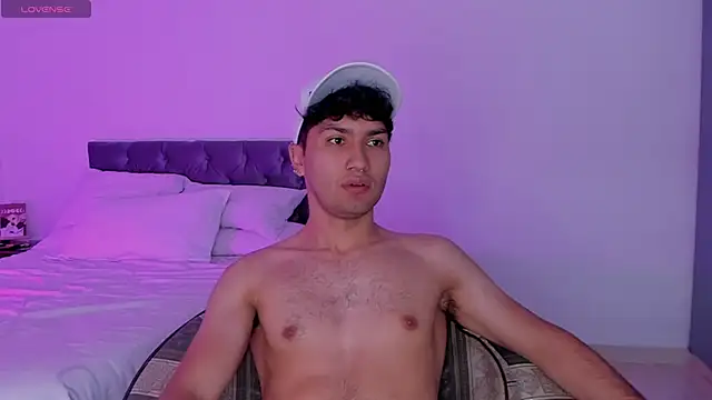 Valerio James7 online show from December 2, 4:51 pm