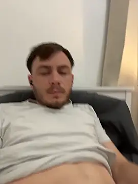 Julian128 online show from November 3, 4:53 pm