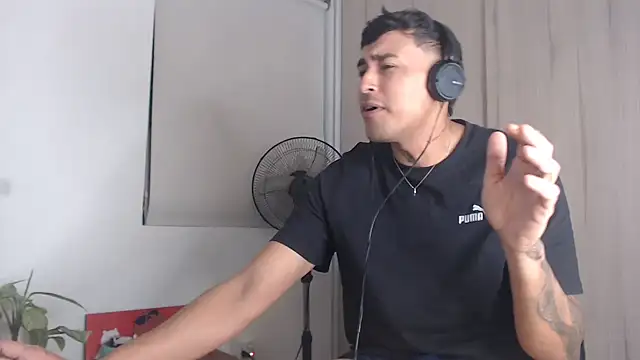 felipelopezz23 online show from November 25, 9:44 am