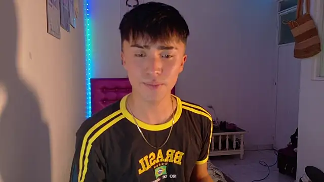 santi-fabulous online show from December 18, 3:02 am