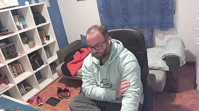 ravingr4d4 online show from December 4, 12:17 am