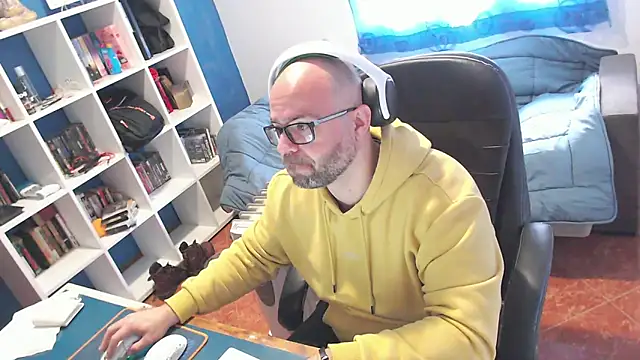 ravingr4d4 online show from March 4, 11:39 am