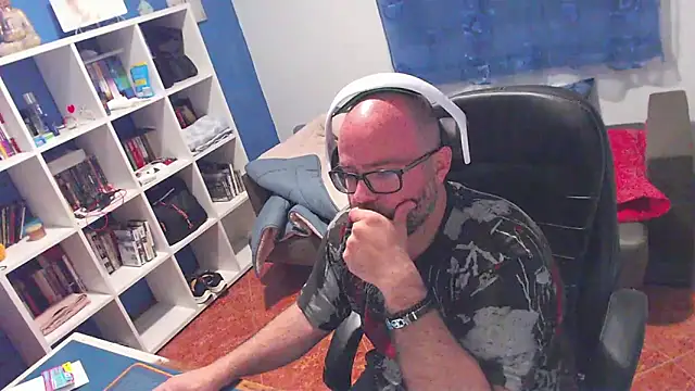 ravingr4d4 online show from April 18, 10:20 pm