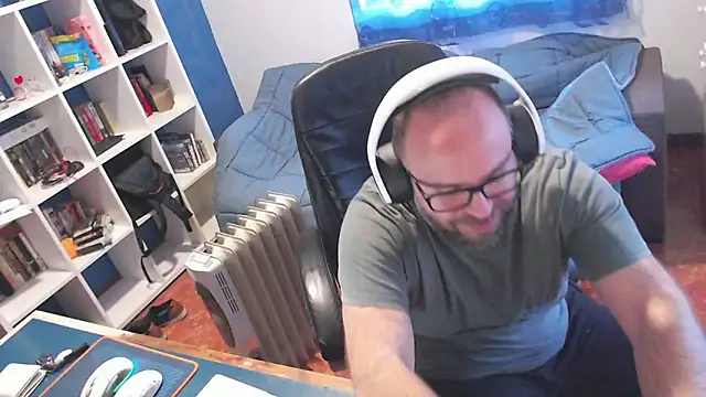 ravingr4d4 online show from March 25, 1:26 pm