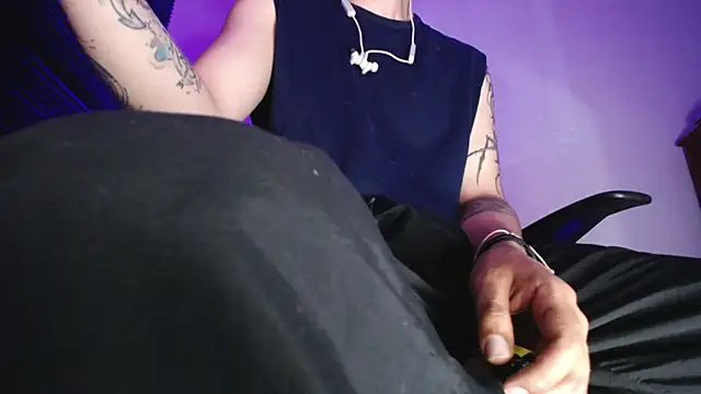 zacwatson  online show from March 24, 2:17 am