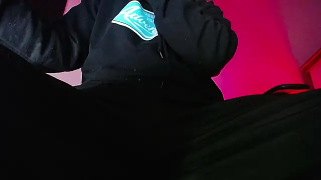 zacwatson  online show from November 4, 4:35 am