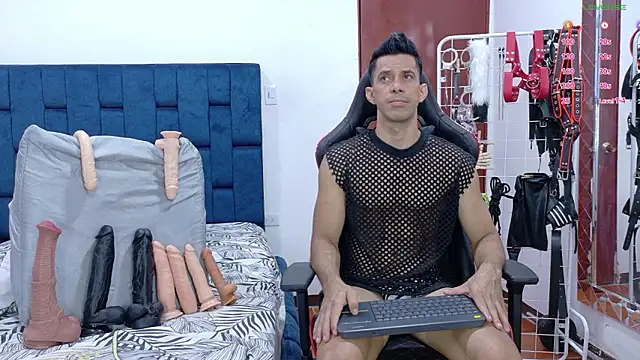 JoseRumbero26 online show from February 1, 11:47 pm