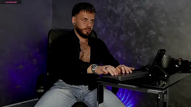 juliusmasters online show from November 11, 11:32 pm