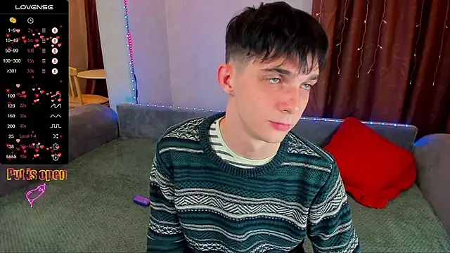 Snapshot of Aaron_Boom chatting on October 27, 12:24 am Aaron Boom online show from October 27, 12:24 am