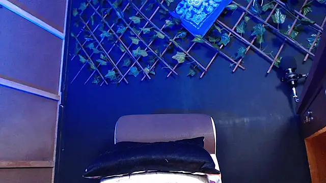 Dicaprioo  online show from November 21, 6:40 pm