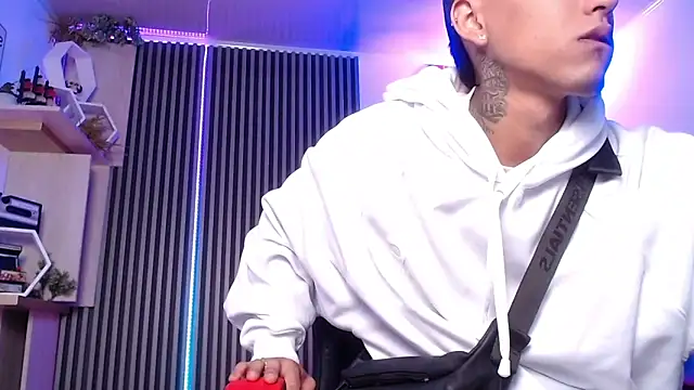 Liam lee online show from March 8, 1:01 pm