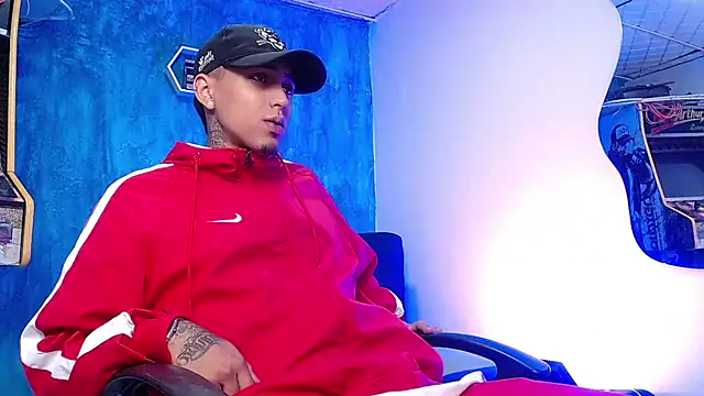 Liam lee online show from December 14, 1:06 pm