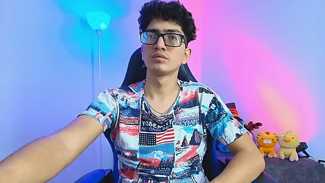 TylerWhite  online show from December 17, 4:31 am