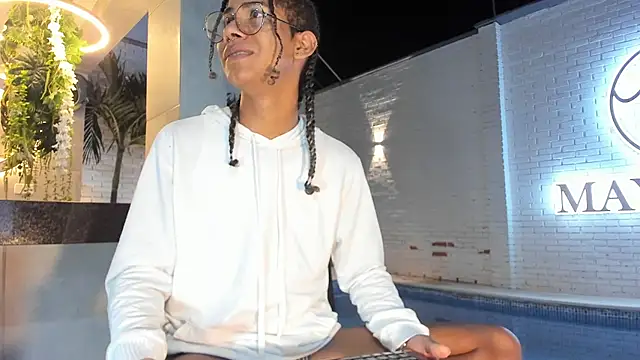 Maxim-Walker online show from November 15, 4:25 am