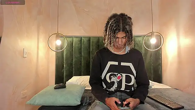 Maxim-Walker online show from January 28, 3:04 am