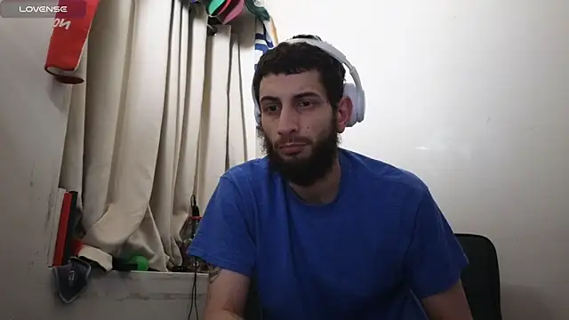 Snapshot of pantslesstraveler_plt chatting on December 30, 11:49 pm pantslesstraveler plt online show from December 30, 11:49 pm