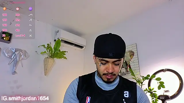 JordanSmiith  online show from November 19, 9:25 pm