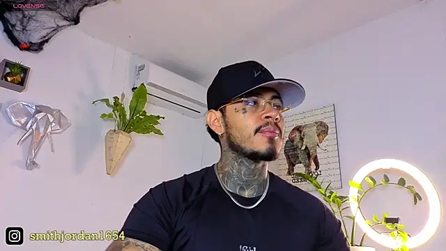 JordanSmiith  online show from October 20, 8:35 pm