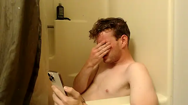 Snapshot of CreamyAustin chatting on September 28, 7:23 pm CreamyAustin online show from September 28, 7:23 pm