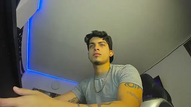 Snapshot of charlie_hotxxx chatting on December 3, 2:12 am charlie hotxxx online show from December 3, 2:12 am