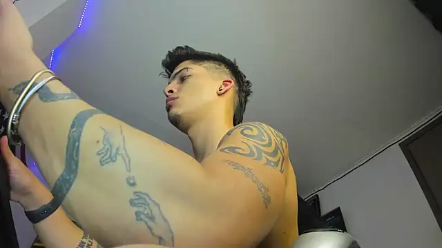 Snapshot of charlie_hotxxx chatting on January 25, 3:30 am charlie hotxxx online show from January 25, 3:30 am