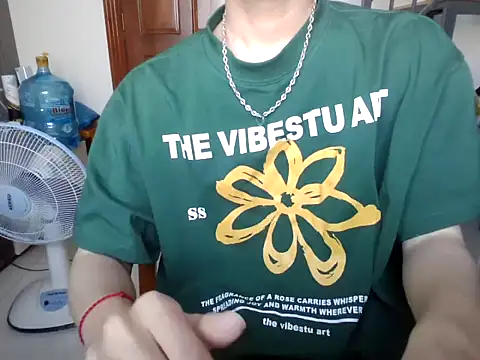 ChenJiaHui2004 online show from December 18, 3:46 am