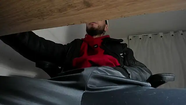 s sven03 online show from December 13, 6:42 am